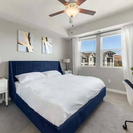 Designer Apt With Jacuzzi, Pool & Mountain Views Sparks Exterior photo