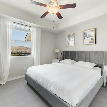 Designer Apt With Jacuzzi, Pool & Mountain Views Sparks Exterior photo