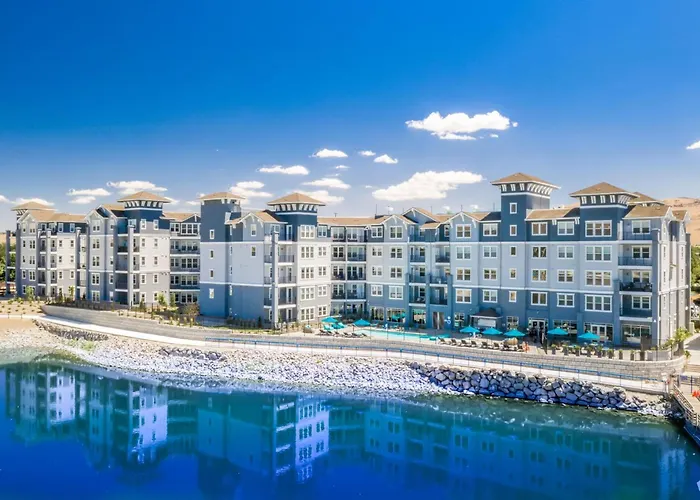 Designer Apt With Jacuzzi, Pool & Mountain Views