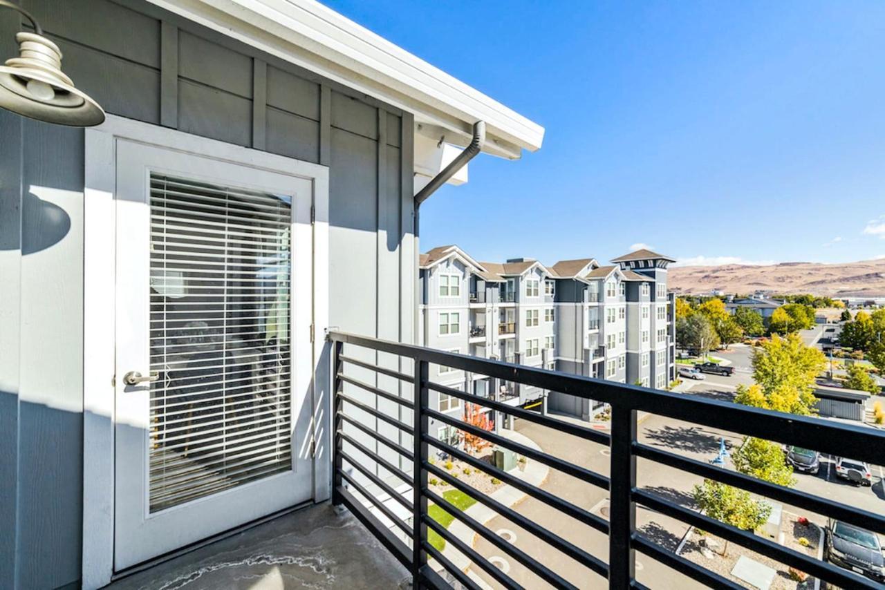 Apartment Designer With Jacuzzi, Pool & Mountain Views *