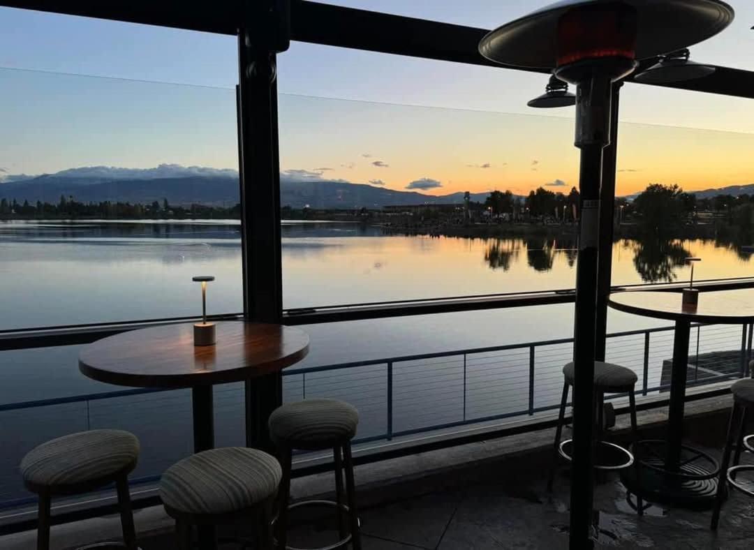 Apartment Designer With Jacuzzi, Pool & Mountain Views Sparks